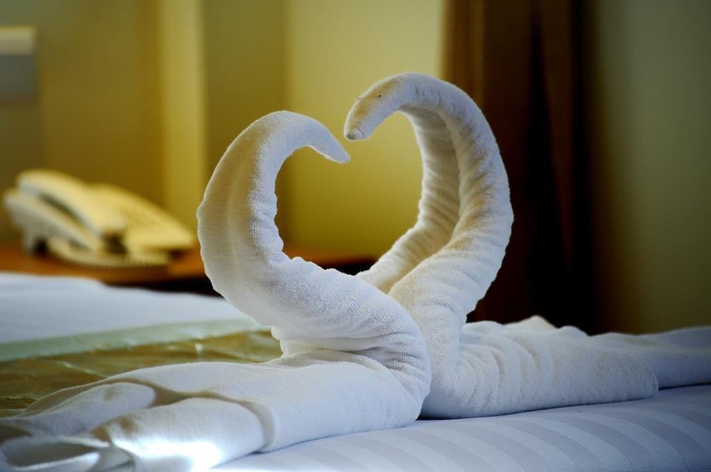 Royal Golden View Hotel Янгон Экстерьер фото