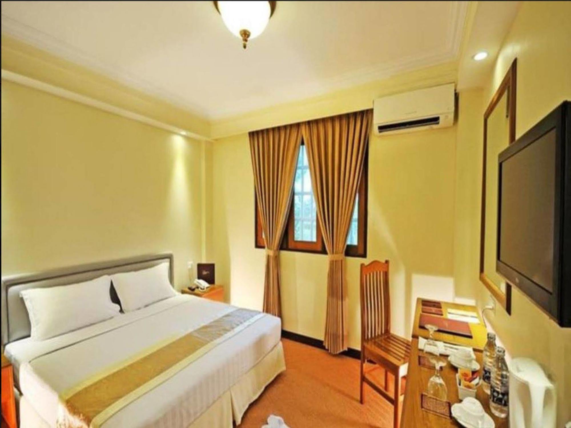 Royal Golden View Hotel Янгон Экстерьер фото