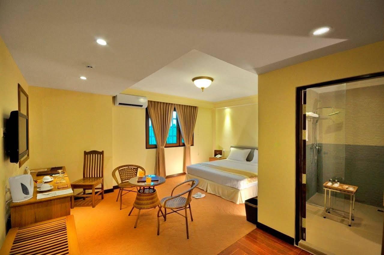 Royal Golden View Hotel Янгон Экстерьер фото