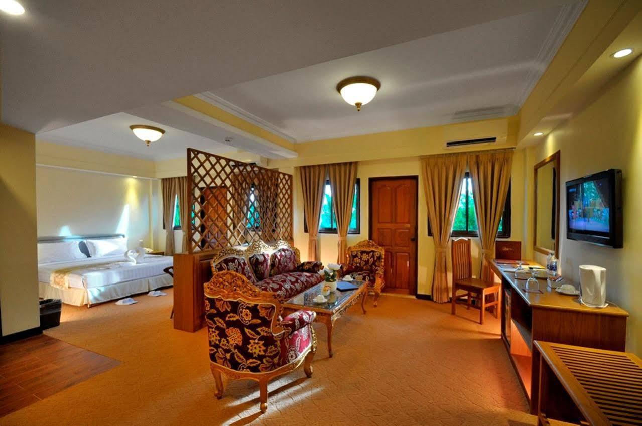 Royal Golden View Hotel Янгон Экстерьер фото
